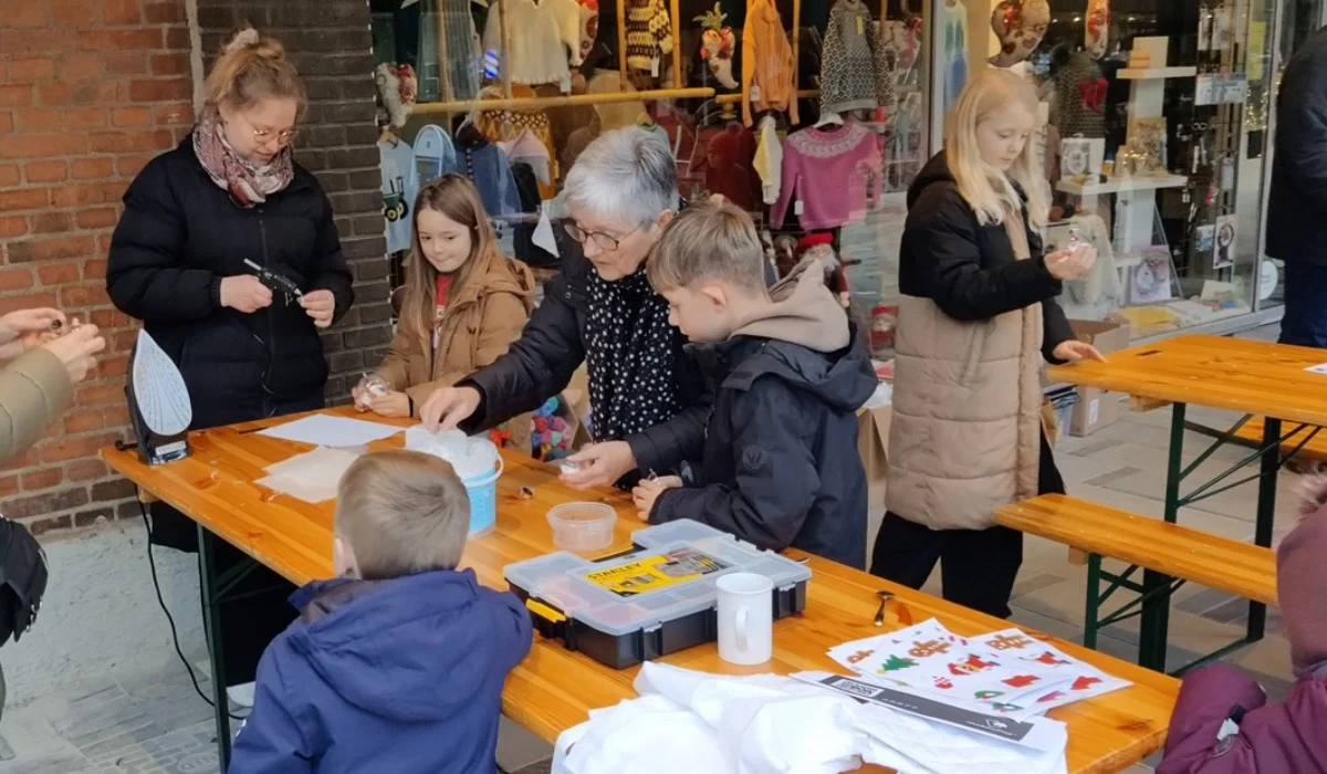 Det-Sker_20251213-1100_Julevaerksted-fo